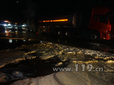 　　　27吨汽油槽罐车着火 临汾消防鏖战九小时处置